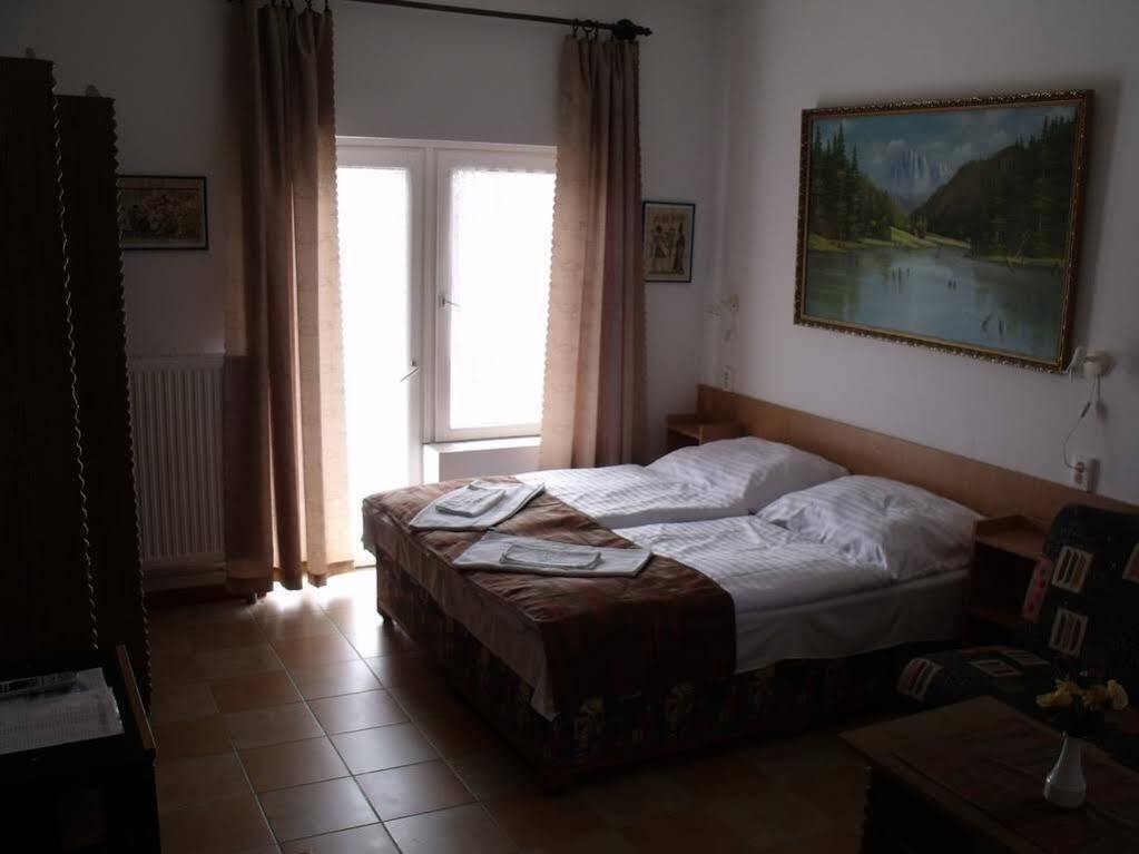 Bed and Breakfast Korona Panzio Балатонфюред Екстер'єр фото
